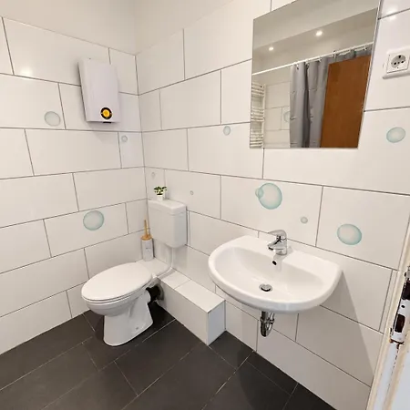 Apartment Workerslodge Für 6 Gäste Mit Garage&balkon