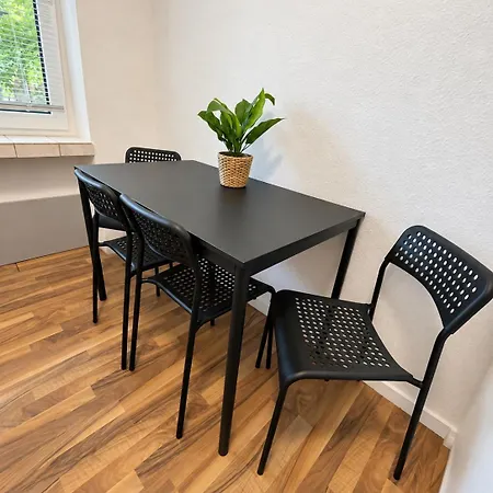 Workerslodge Für 6 Gäste Mit Garage&balkon Apartment *